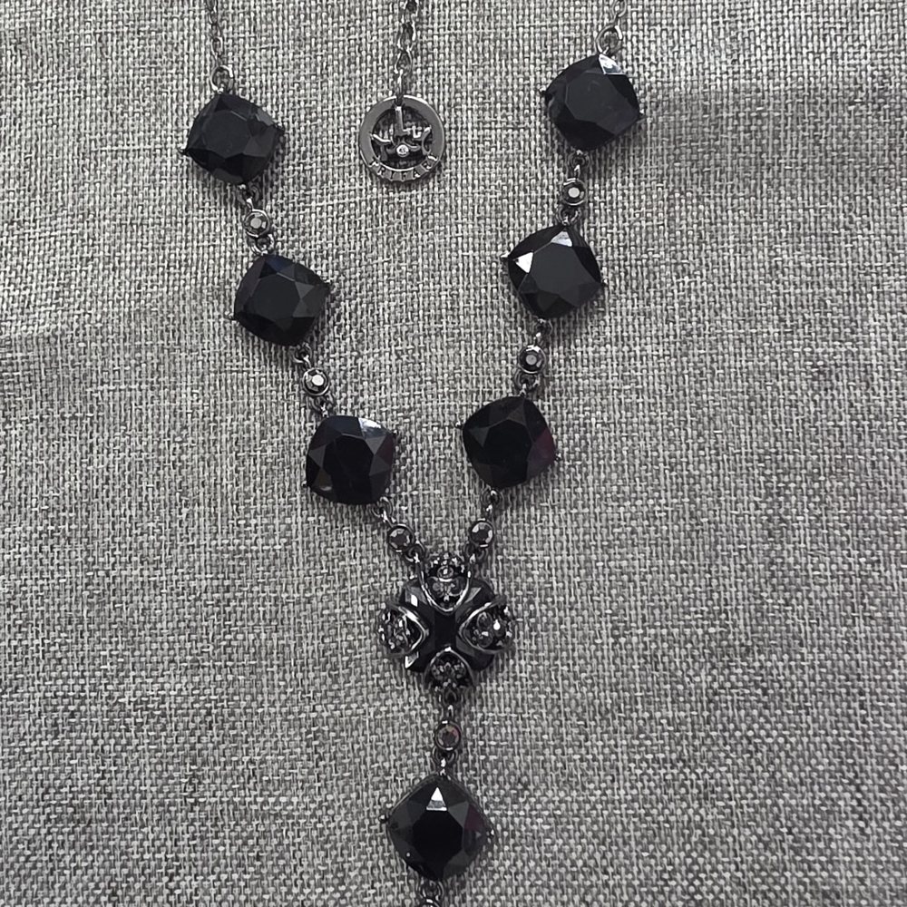 Vintage Signed Trifari Y-drop necklace with black arcrylic faceted stones. EUC - Picture 8 of 11